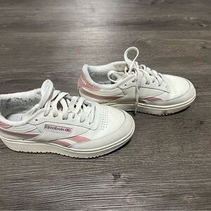 Reebok Women's Sneakers in White and Pink